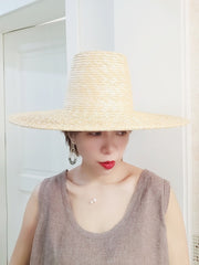 Women’s Big Brim Straw Hat – Easy Summer Style with Sun Protection